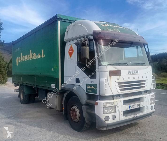 Camión Iveco Stralis 190 S 31 Tautliner 4x2 Euro 3 con Rampa de Ocasión