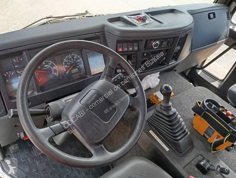 Camión caja abierta Volvo FL 220 4x2 Diesel Euro 4 grúa usado - miniatura 10