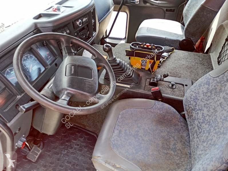Camión caja abierta Volvo FL 220 4x2 Diesel Euro 4 grúa usado - miniatura 9